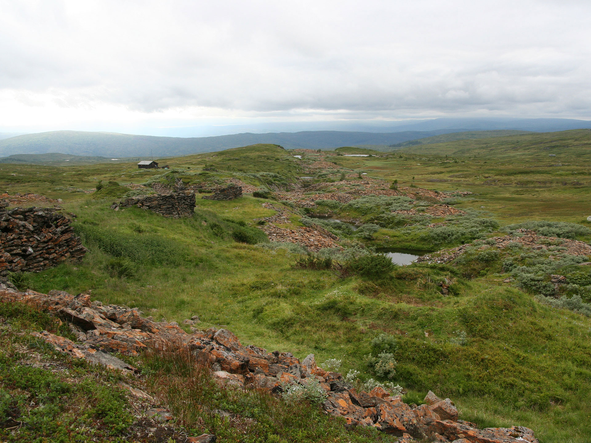 Bilde av kvernsteinsbrudd i Høgfjellet.